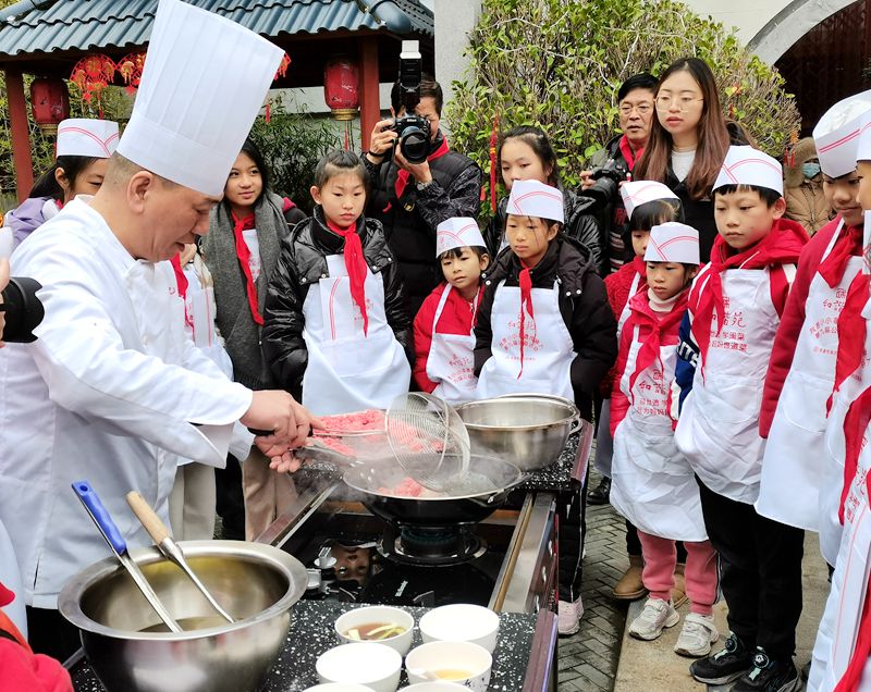 Hexieyuan Holds the Public Welfare Activity "I Cook a Dish for My Mother" for Fujian Cuisine Cultural Inheritance